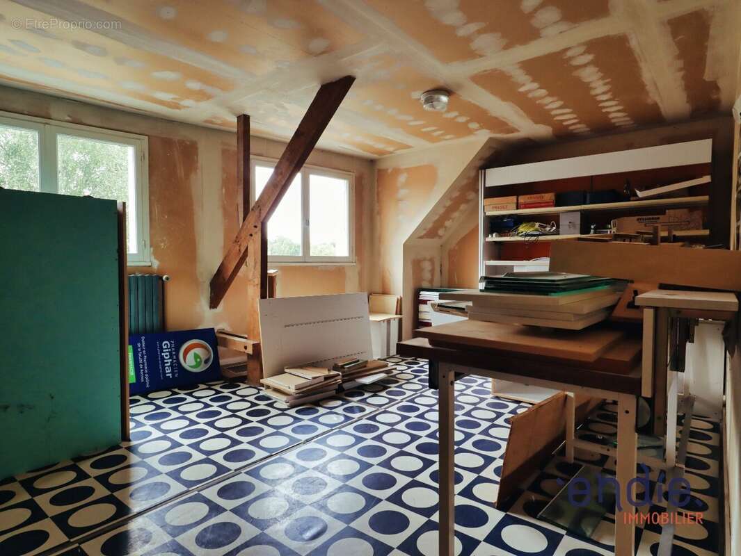 Maison familiale avec local commercial et appartement indépendant en centre bourg - photo 12