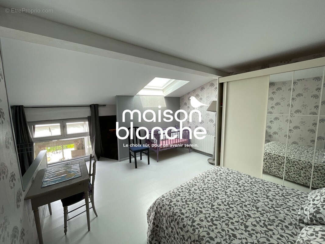 Maison à SAINT-SULPICE-DE-FALEYRENS