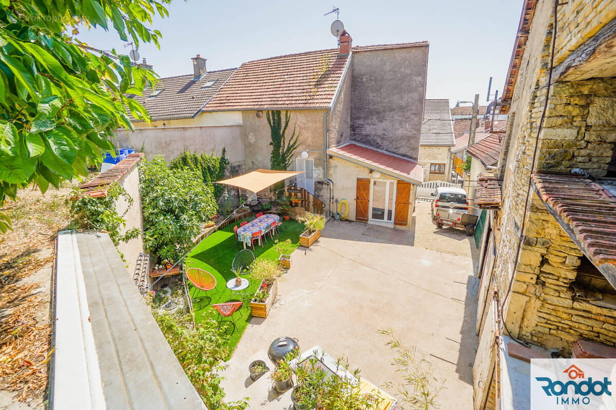 Maison  6 pieces / 4 chambes / environ 111m2 / parcelle 544 m2 - photo 1