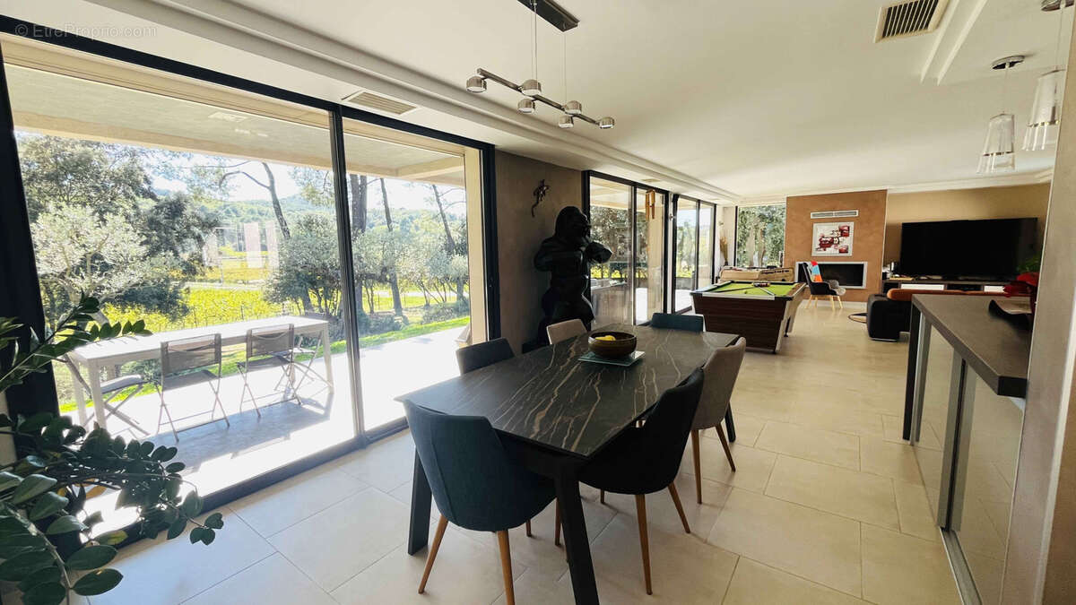 Maison à SAINT-MARCEL-DE-CAREIRET