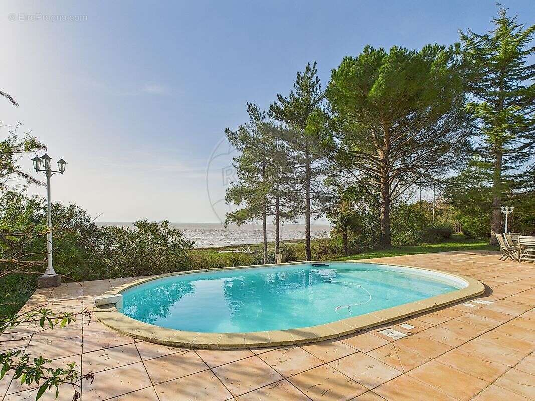 Maison à MESCHERS-SUR-GIRONDE