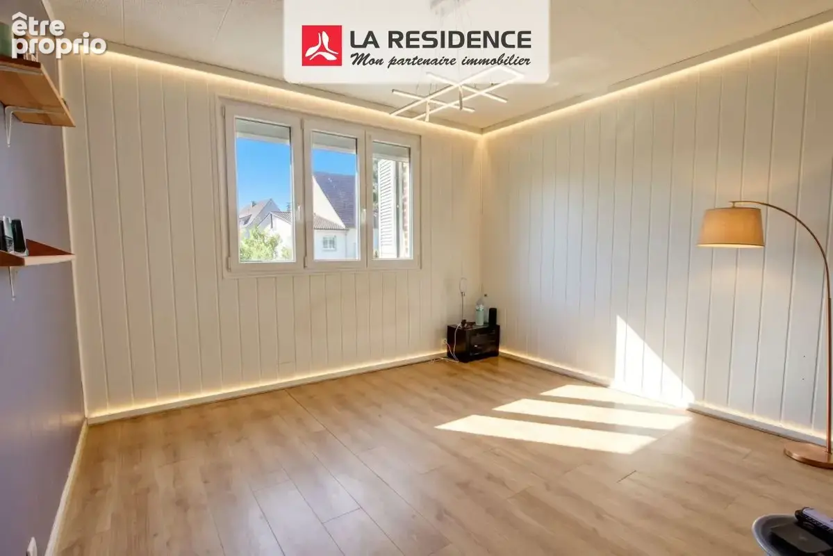Maison 6 pièces 132 m² à vendre à Le Mesnil-Saint-Denis (78320) - photo 4