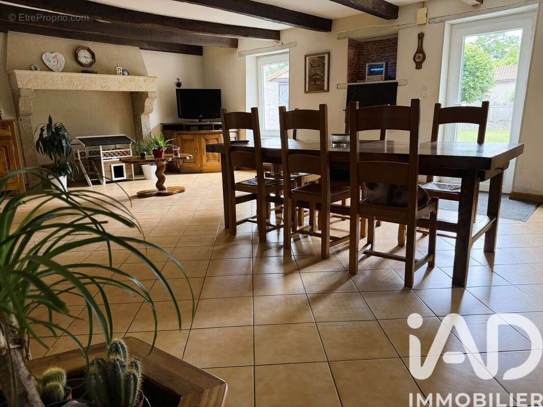 Photo 6 - Maison à VASLES