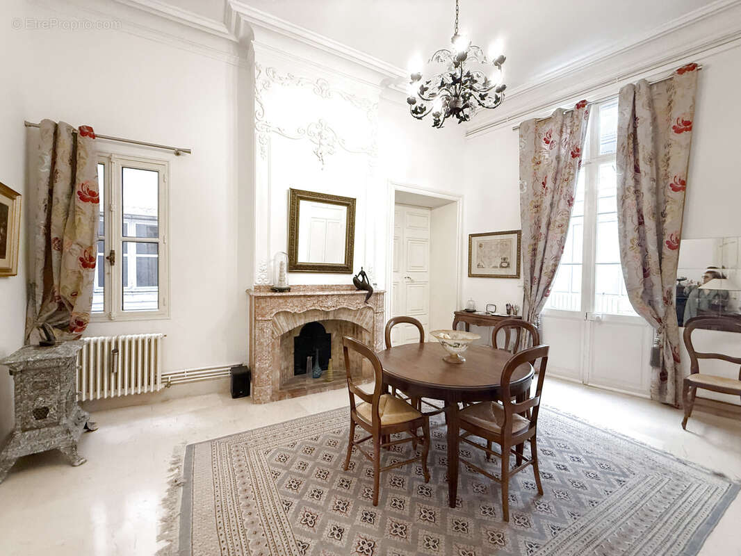 Montpeller,  Écusson   Appartement de caractère au calme absolu, à deux pas de Saint-Roch - photo 2