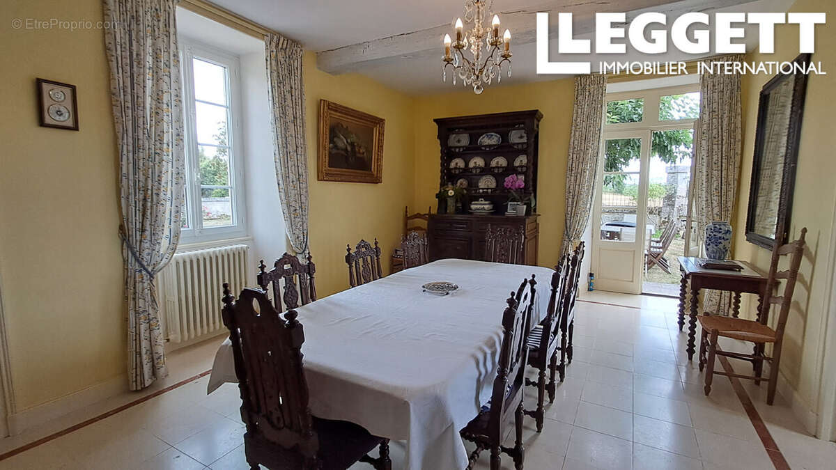 Maison à LA TOUR-BLANCHE