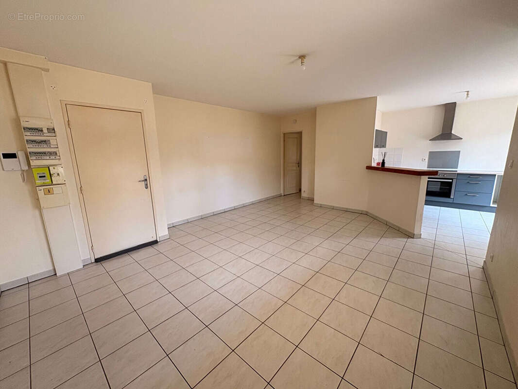 Buxerolles - bel appartement  2 pièce(s) 54 m2 - jardinet - parking privatif. - photo 5