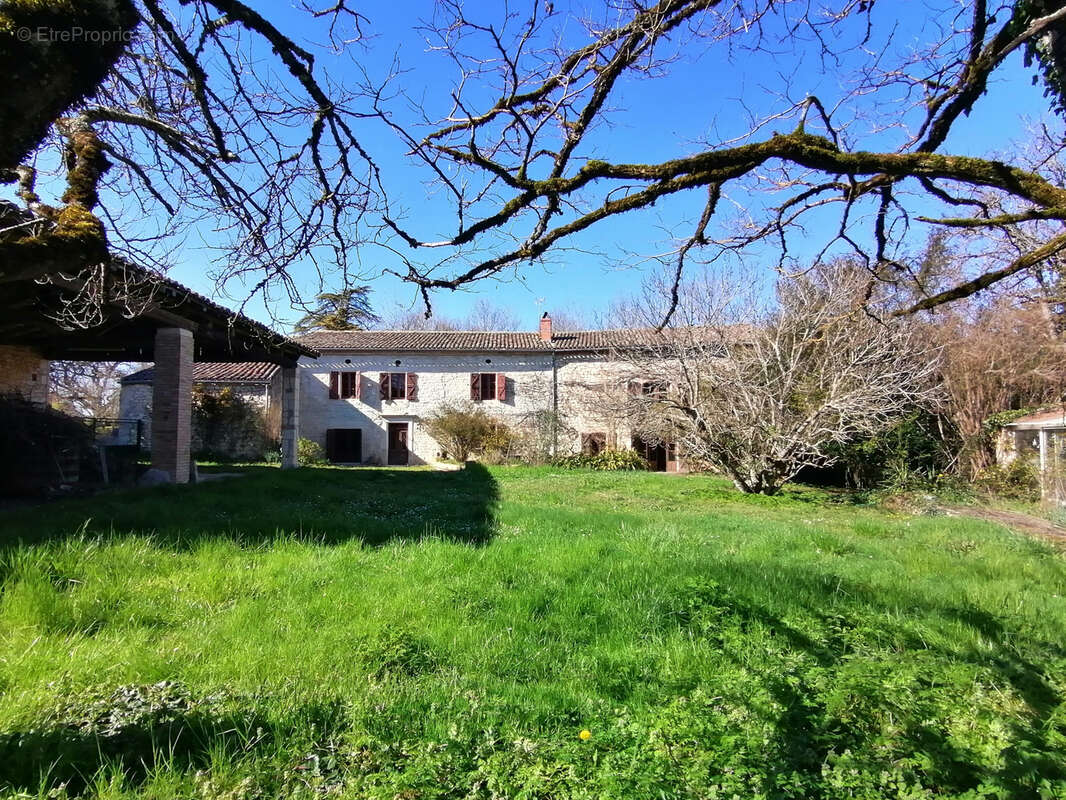 Maison à FRAUSSEILLES