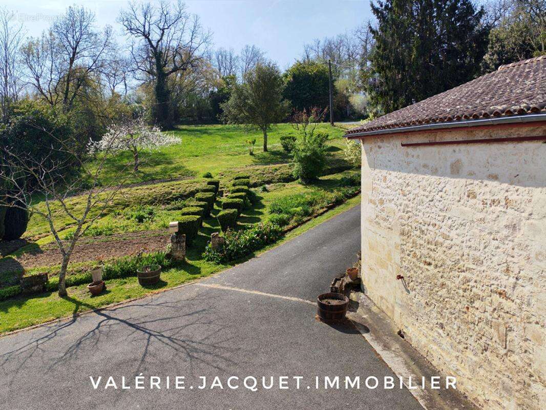 Maison à SAINT-EMILION