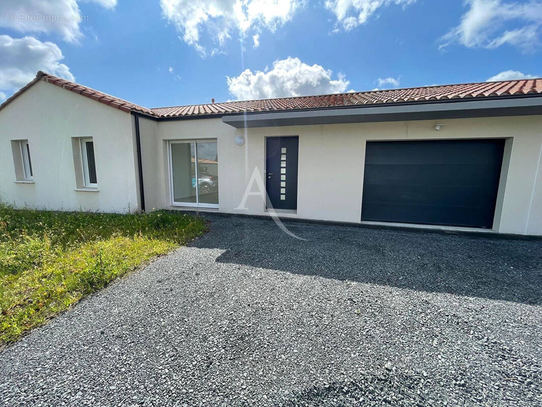 Maison à SAINT-LUMINE-DE-COUTAIS