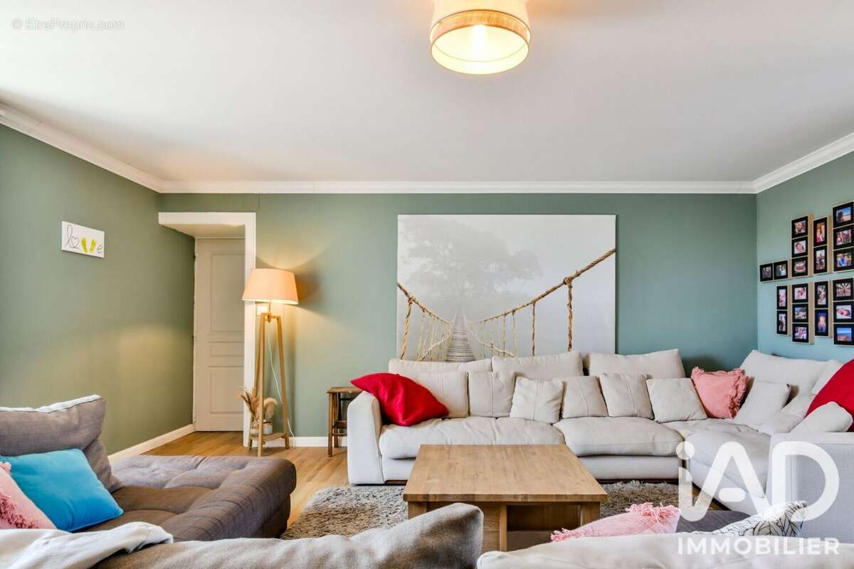 Maison 242 m² à Cherveux  - photo 3