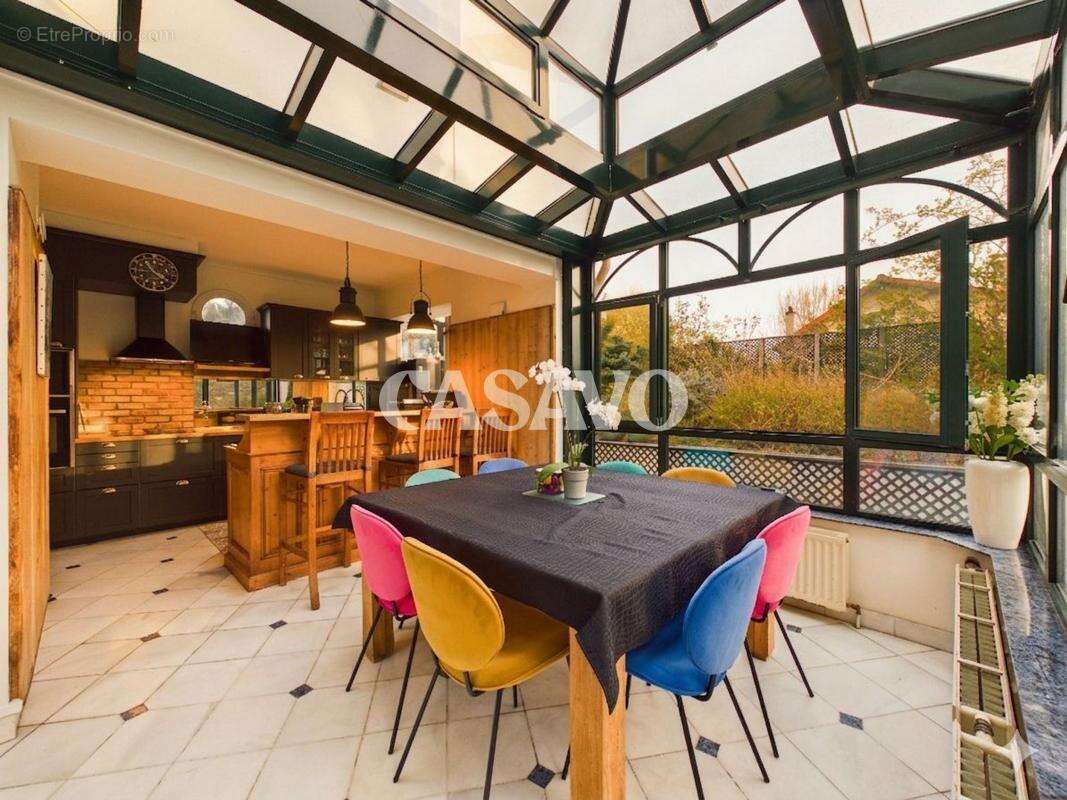 Maison à LE PERREUX-SUR-MARNE