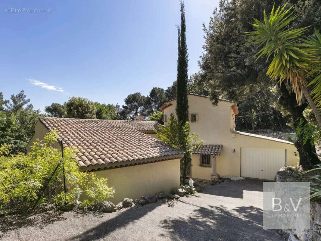 Maison à TOURRETTES-SUR-LOUP