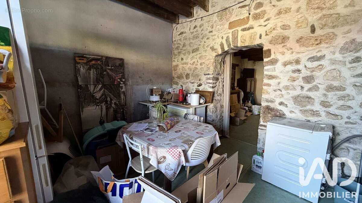 Maison 74 m² à Asprieres  - photo 8