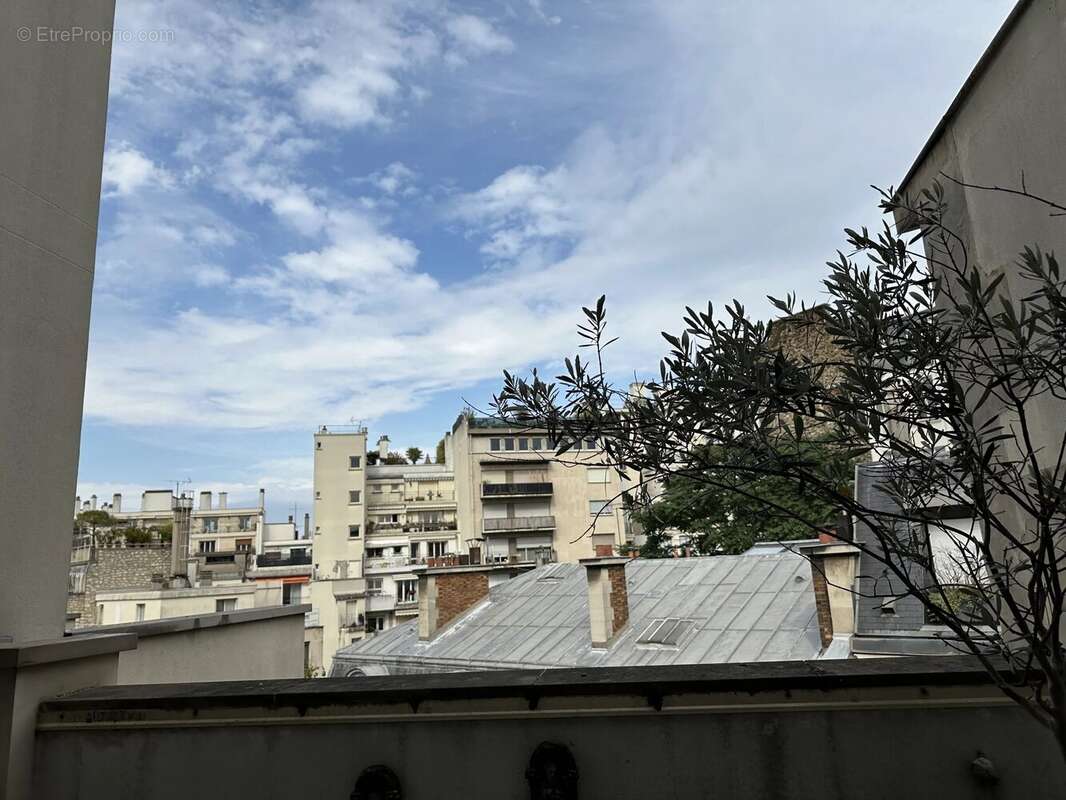 Appartement à PARIS-16E