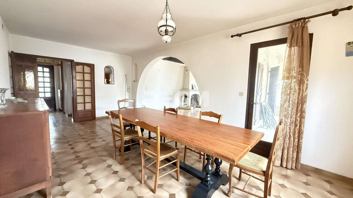 Maison à MAUGUIO