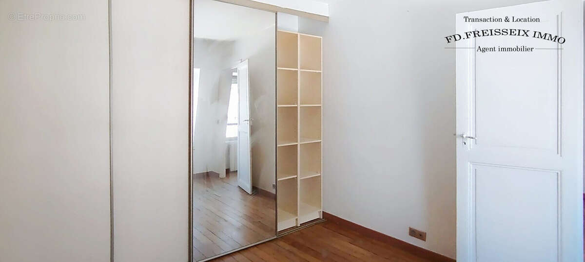 Dressing intégré de la chambre - Appartement à PARIS-14E