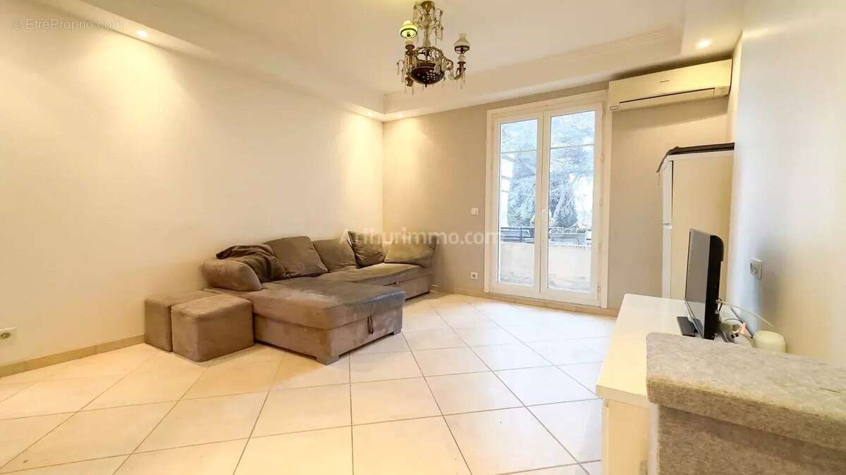 Appartement à VILLENEUVE-LOUBET
