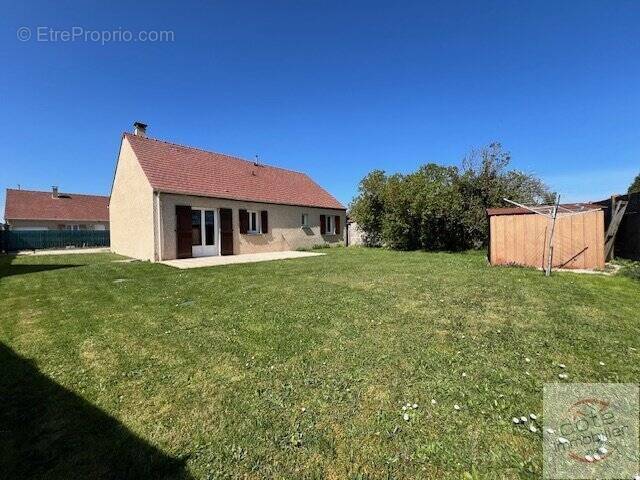 Maison à AUTHON-LA-PLAINE