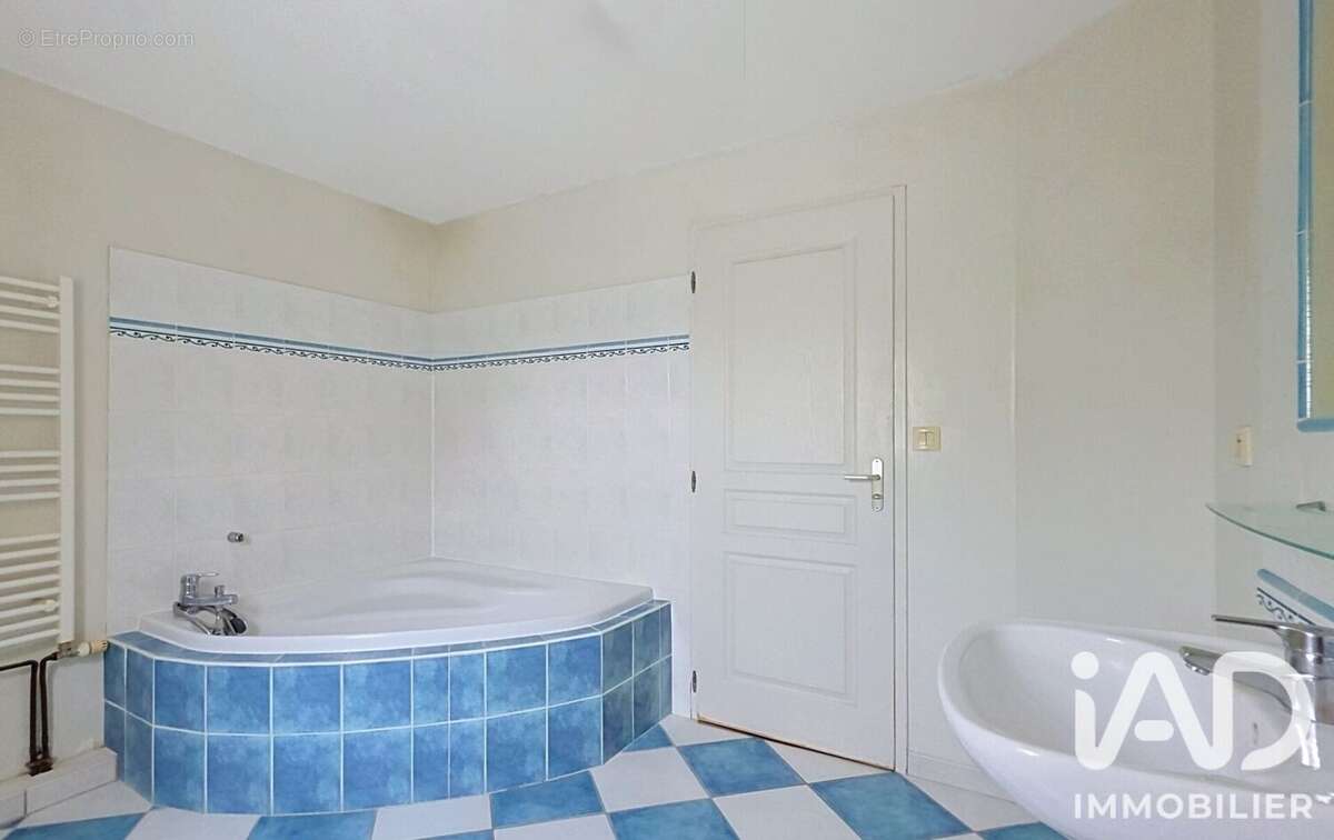 Maison 143 m² à Veigne  - photo 8
