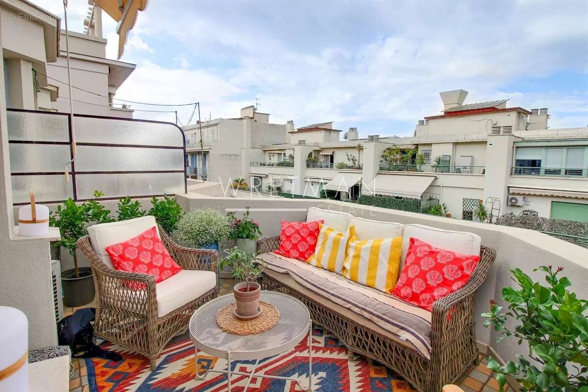 Studio lumineux avec grande terrasse – Nice Carré d'Or - photo 8