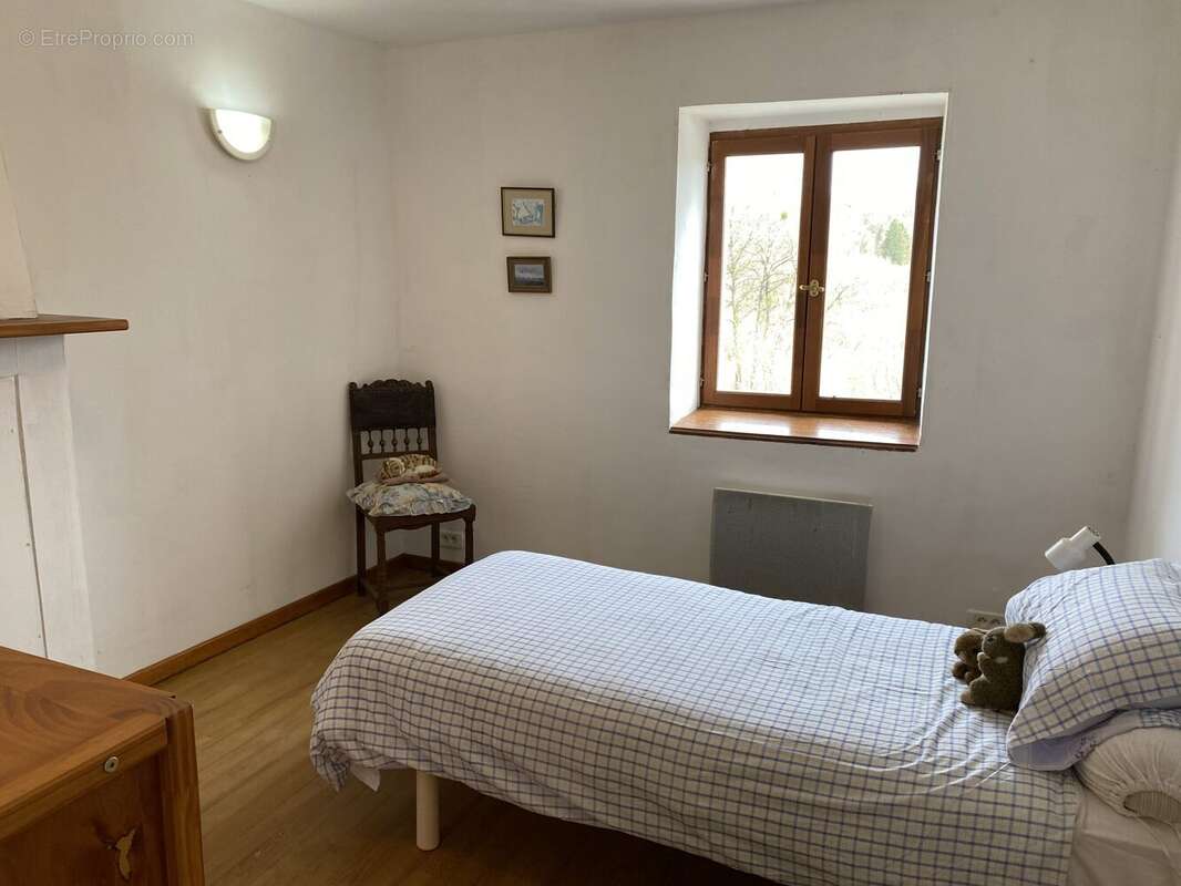 Maison à EYMOUTIERS