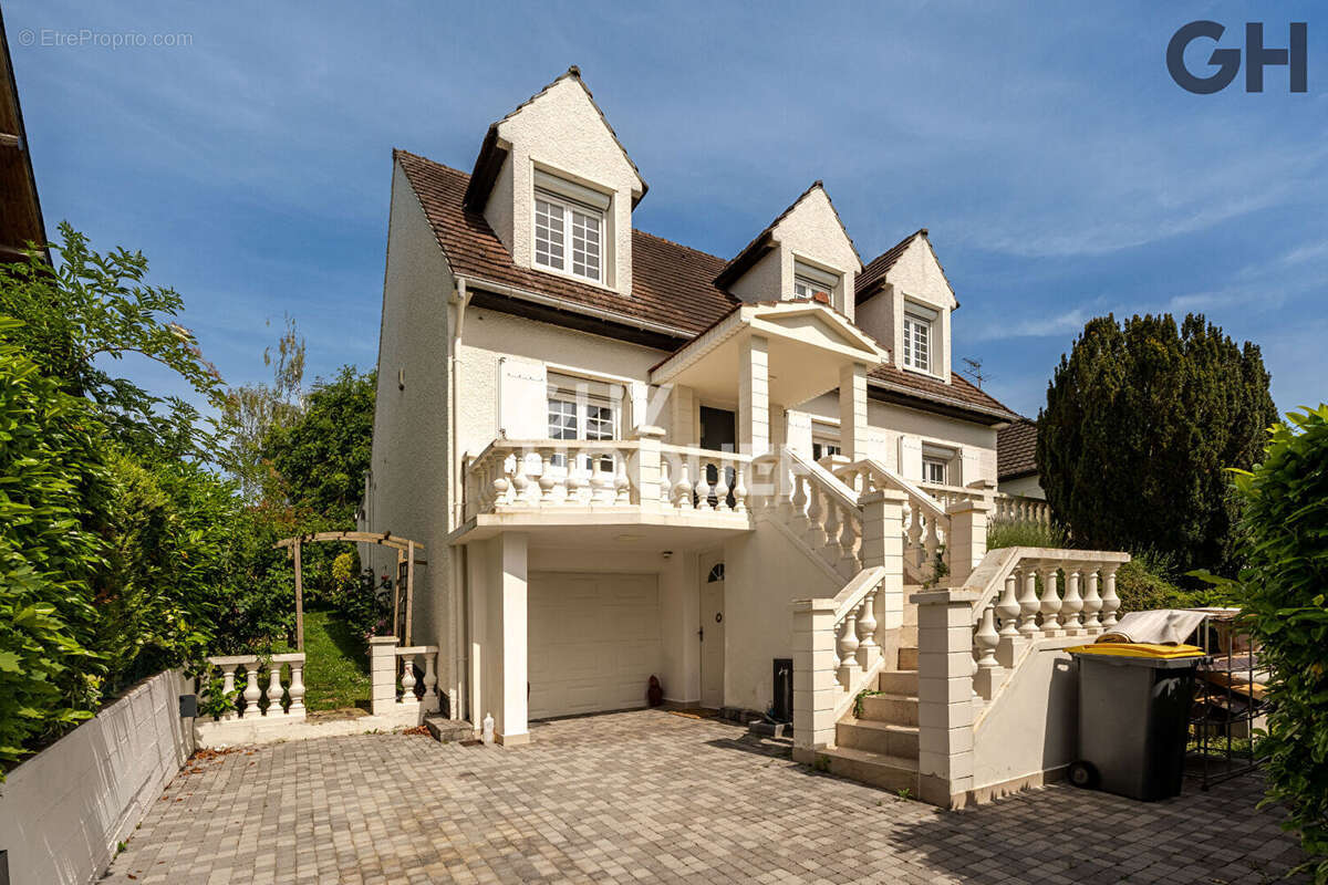 Maison à SAINTRY-SUR-SEINE