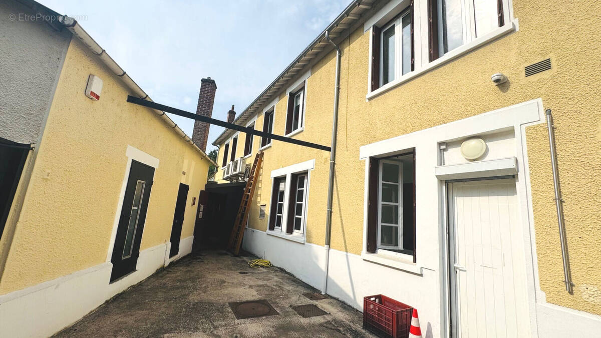 Appartement à EZANVILLE