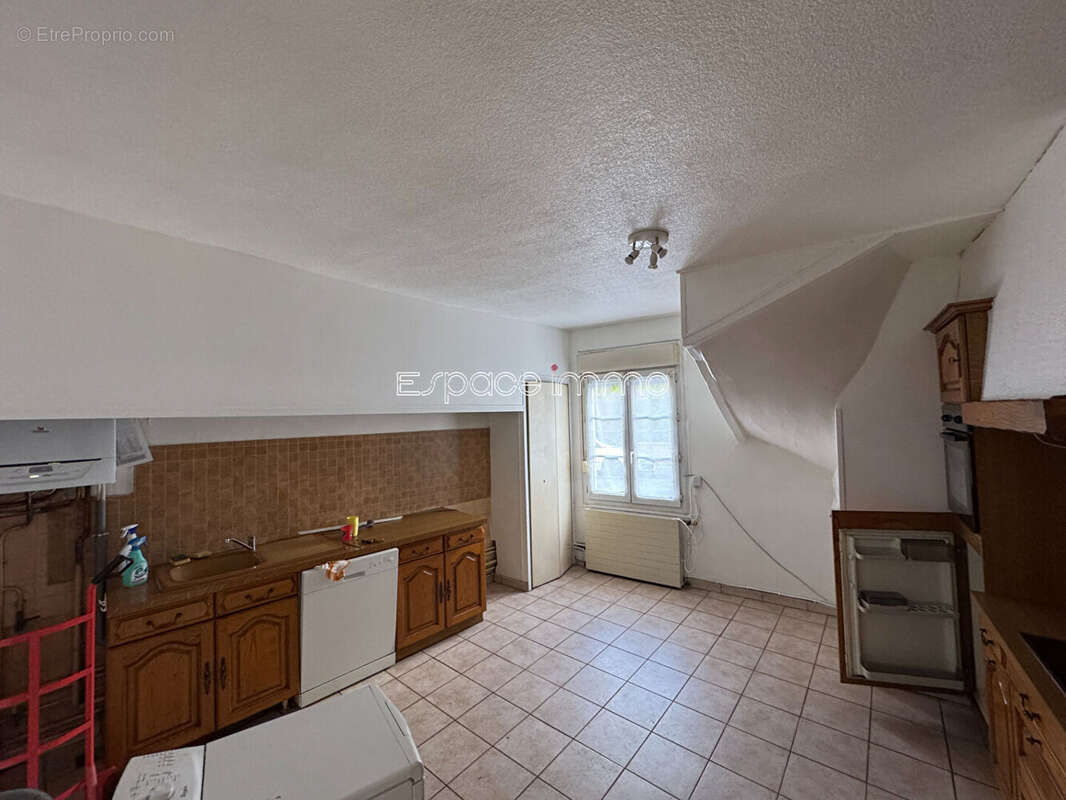 Commerce à DEVILLE-LES-ROUEN