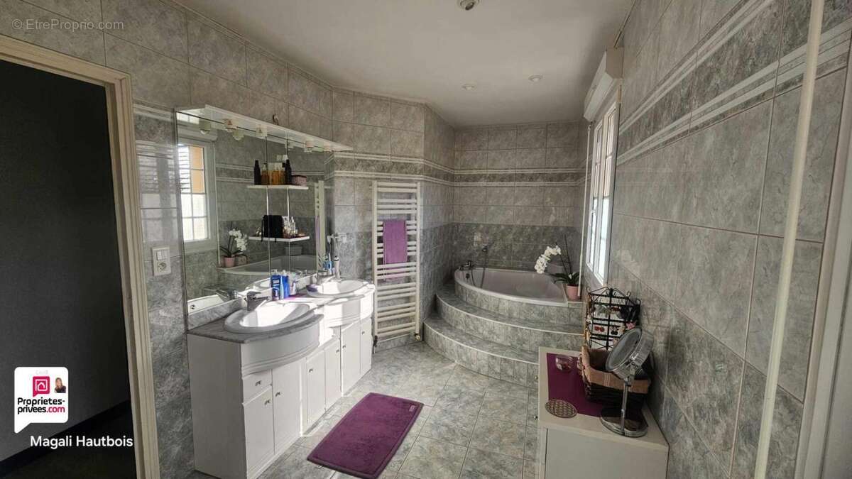 Maison à SAINT-HILAIRE-DU-HARCOUET