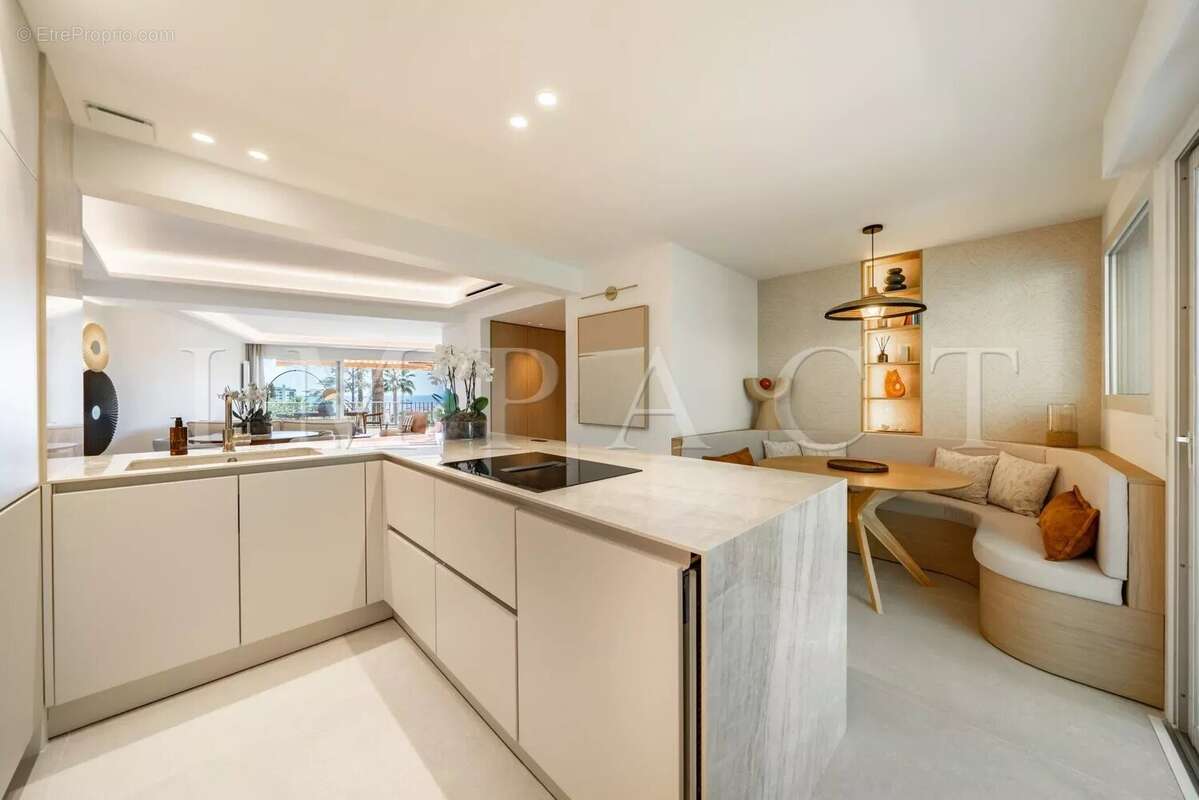 Cannes Oxford Appartement 4 pièces rénové vue Mer à Vendre - photo 4