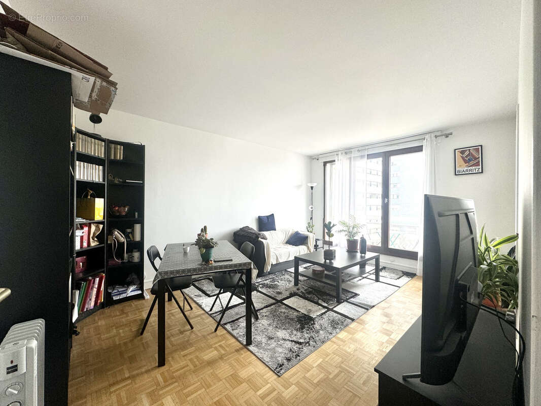 Appartement à COURBEVOIE
