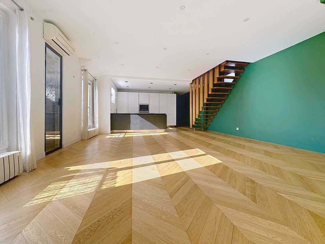 Appartement à PARIS-16E
