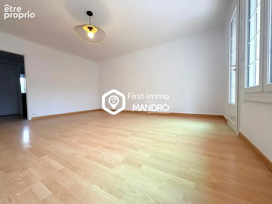 Appartement 3 pièces 84 m² à vendre à Saint-Thibault-Des-Vignes (77400) - photo 2