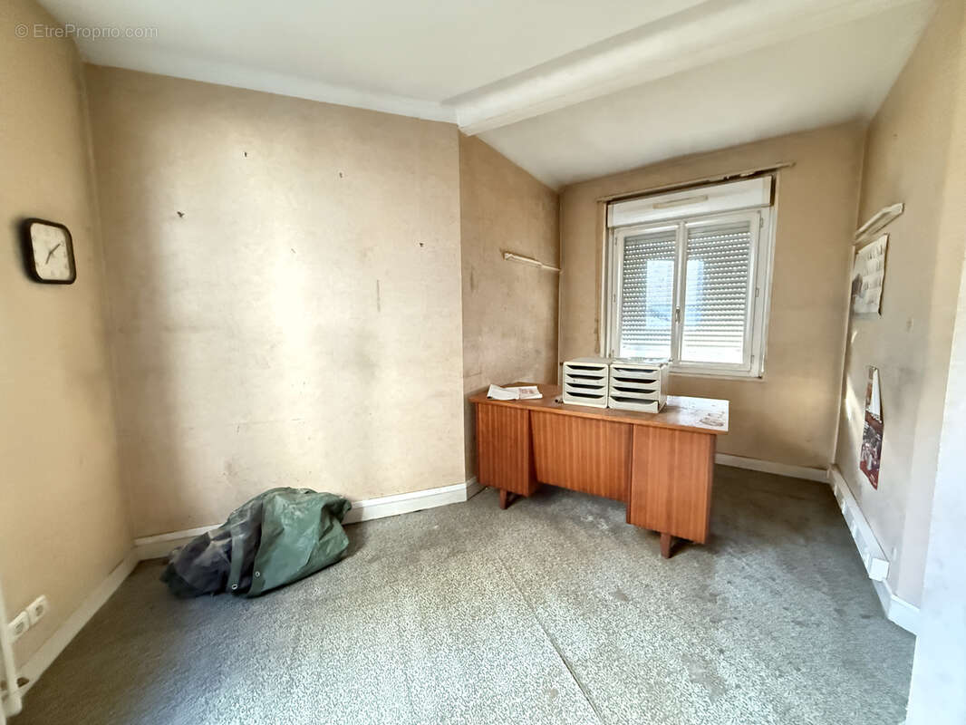 Commerce à MONTAIGU