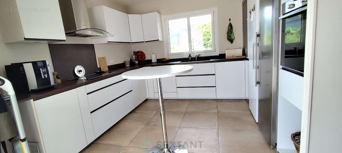Maison de caractère entièement rénovée avec gîte, chambre d'hôtes, piscine et revenus locatifs - photo 10