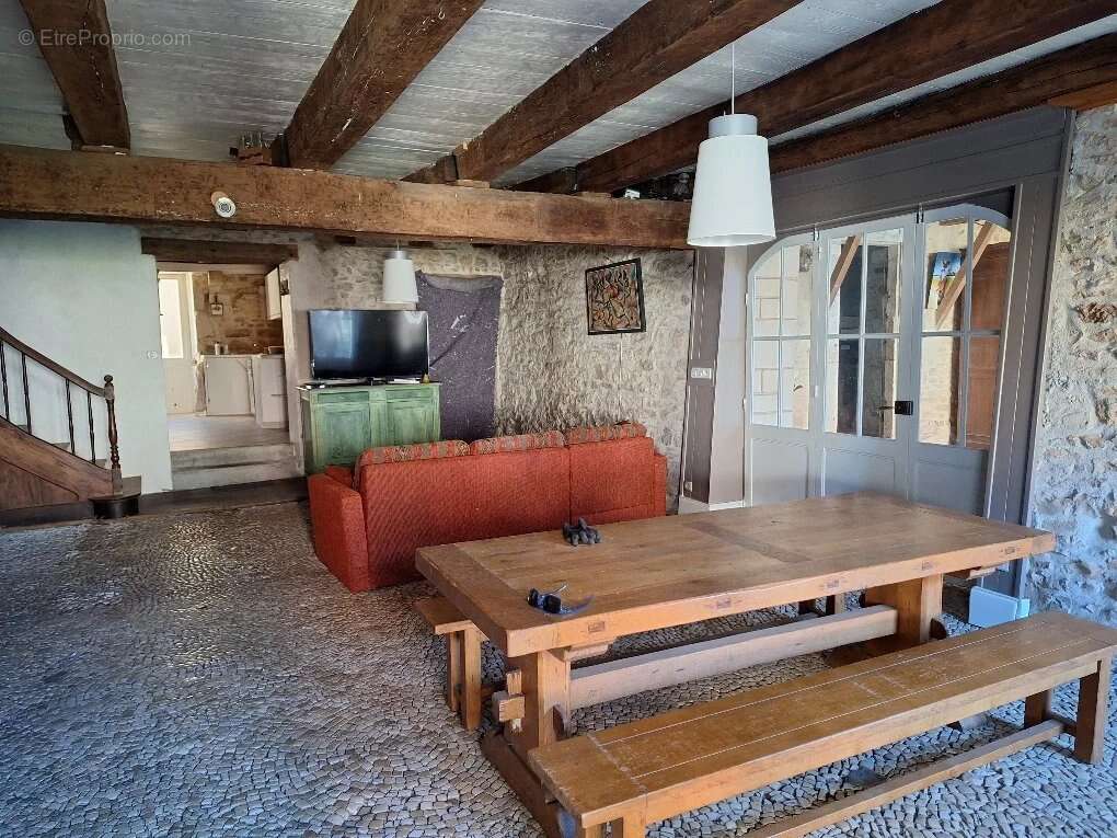 Maison à CHASSENEUIL-SUR-BONNIEURE