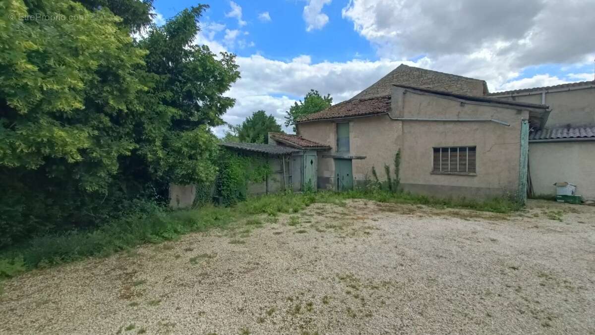 Maison à NEUVILLE-DE-POITOU