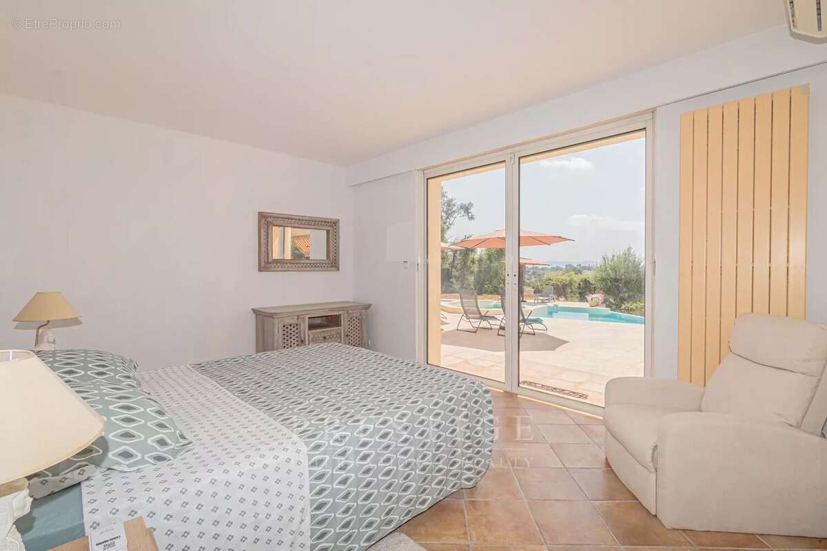Chateauneuf de grasse, villa florentine 365m² garage, piscine, terrain 4000m² - photo 26