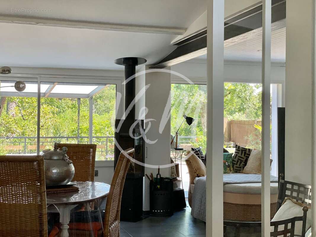 Vue sur la terrasse - Maison à LANTON