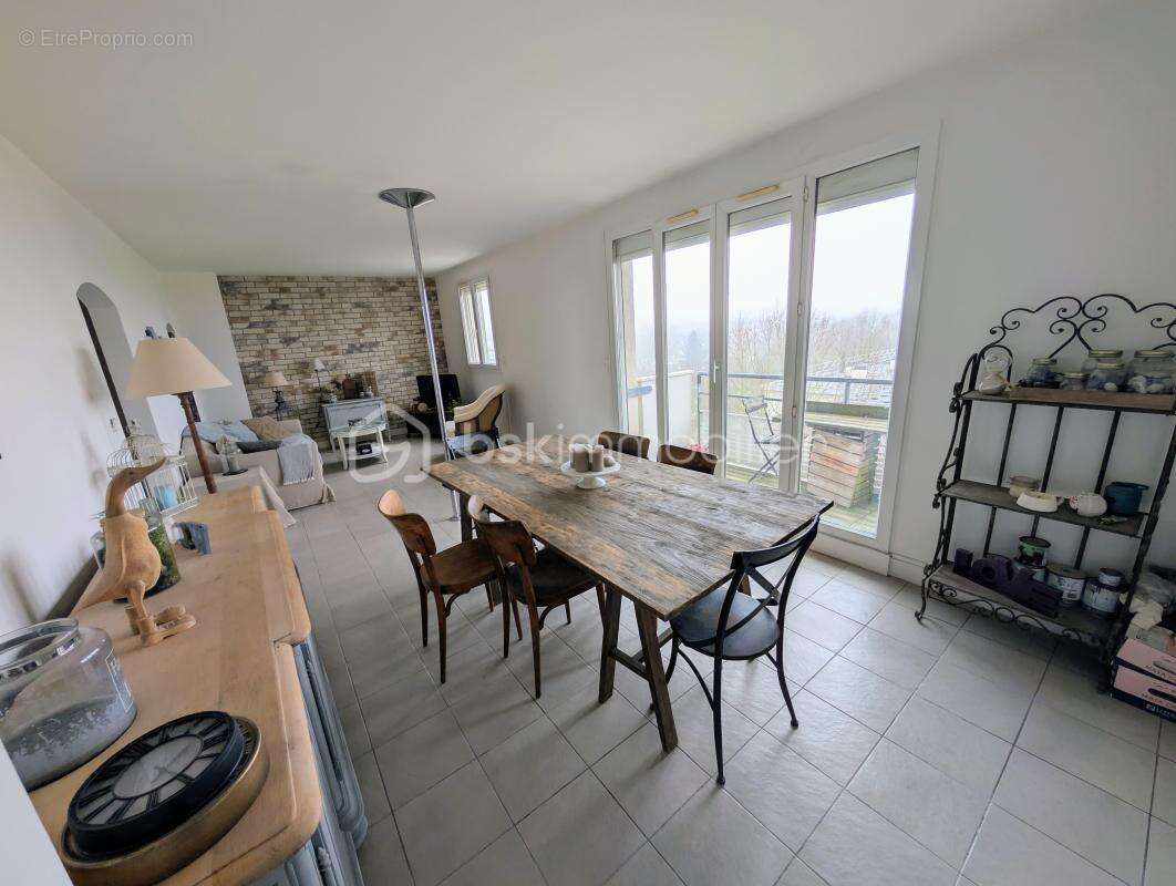 Appartement 3 pièces avec balcon, place de parking et cave, proche RER A Champs-sur-Marne et du futur Métro 15 et 16 du Grand Pa - photo 5