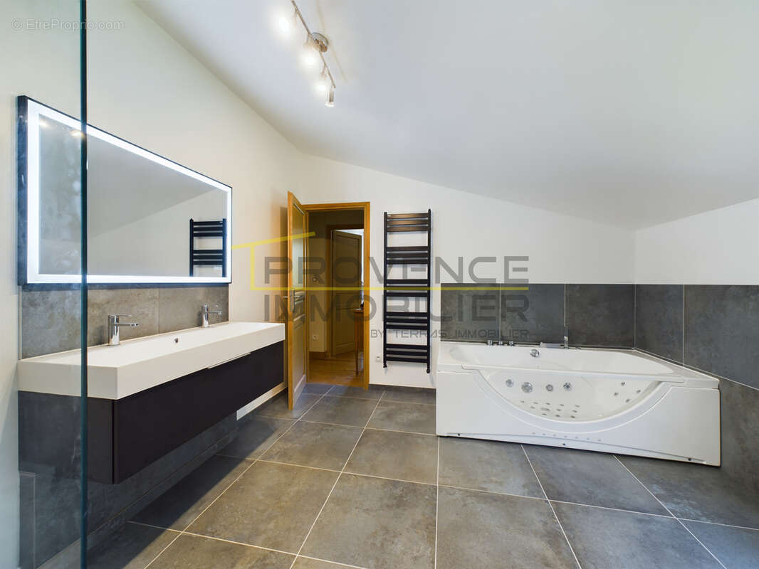 Grande maison avec 7 chambres à vendre à Montélimar - photo 16
