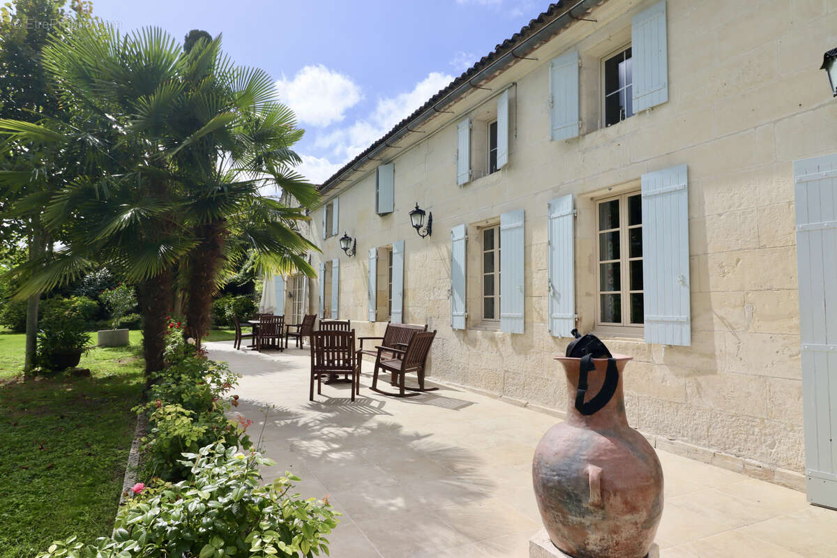 Maison à SAINTES