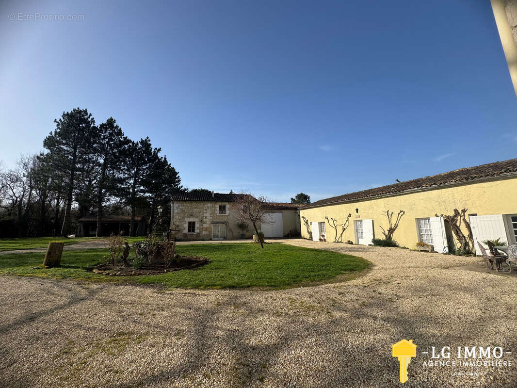 Maison à SAINT-SIGISMOND-DE-CLERMONT