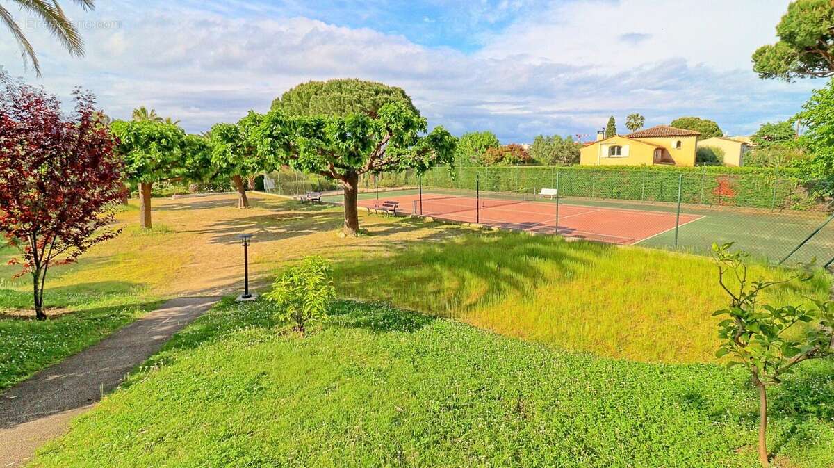 Court de tennis et terrain de pétanque - Appartement à ANTIBES