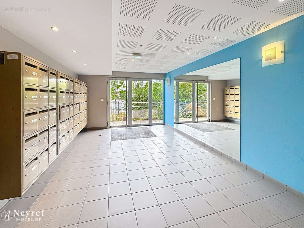 Studio - Proche métro - Idéal investissement locatif - photo 2