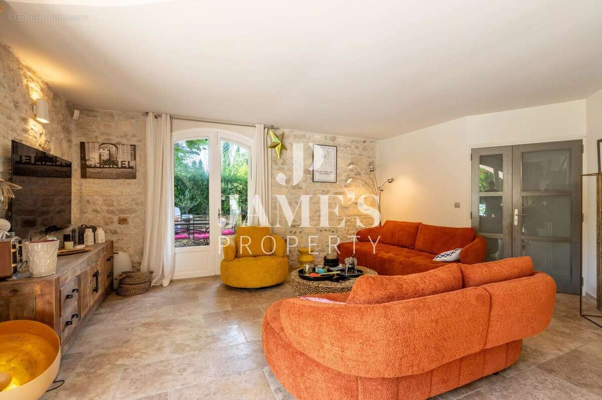 Maison 450 m² à Saint-Remy-De-Provence  - photo 9