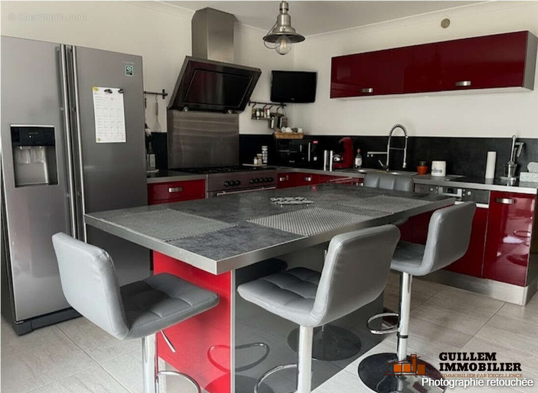 Cuisine aménagée équipée - Maison à GRANS