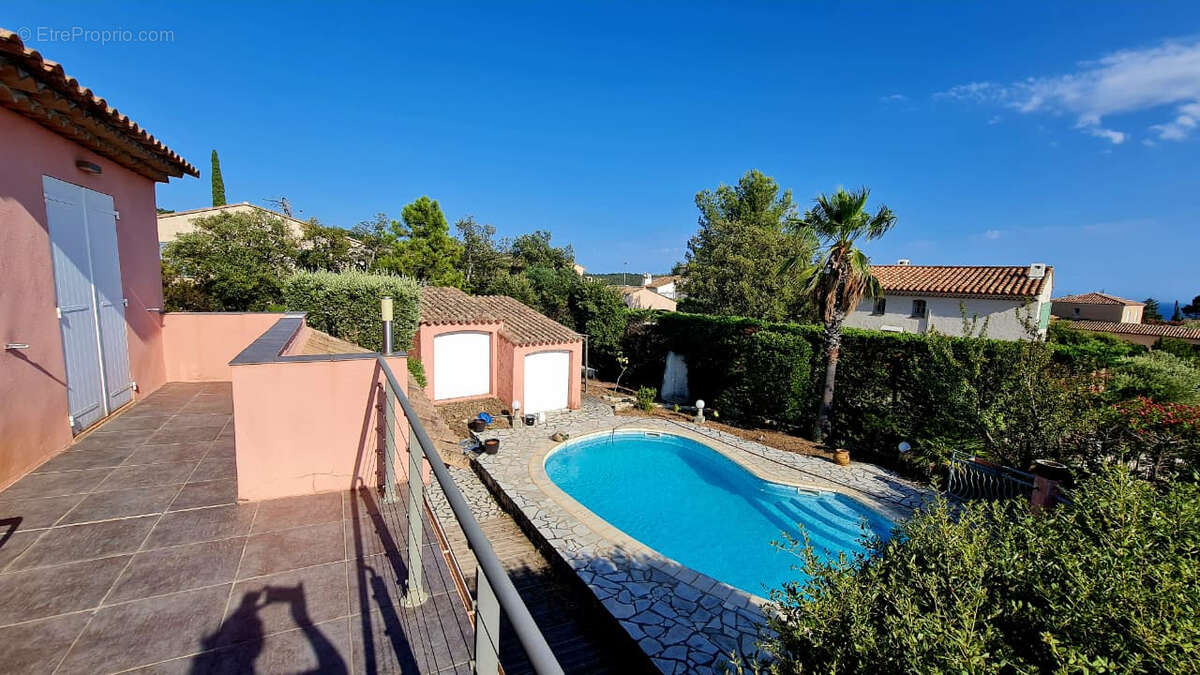 A vendre villa vue mer de l'etage 3 chambres piscine garage aux issambres - photo 7