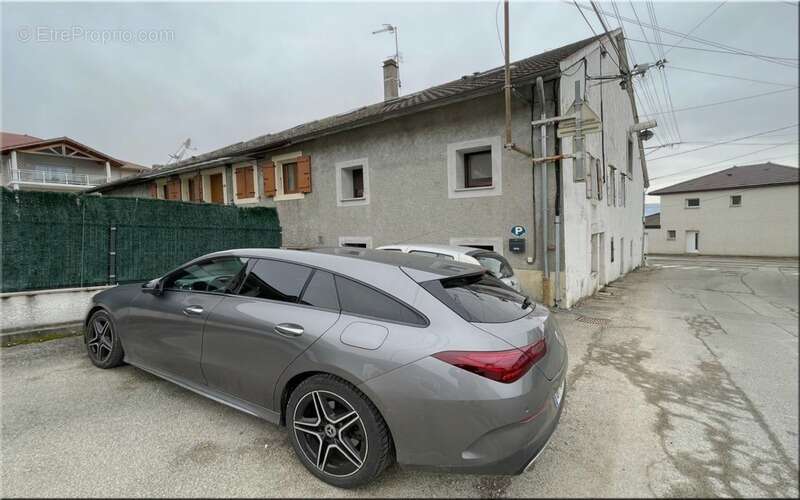 Appartement à PERON