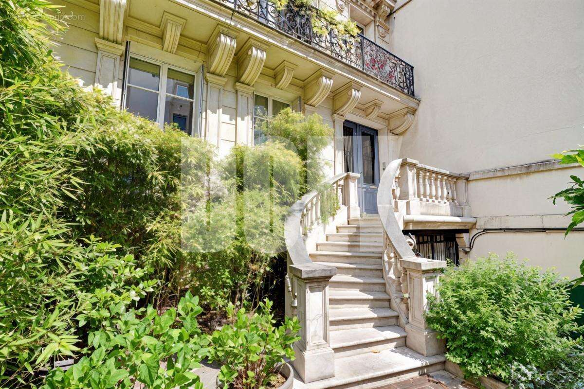 Appartement à NEUILLY-SUR-SEINE